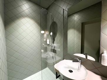 ARCOTEL AQ Wien | Wien | Comfort Plus room at ARCOTEL AQ Hotel in Vienna, elegant bathroom with modern amenities