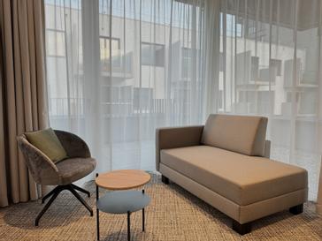 ARCOTEL AQ Wien | Wien | Stylish interior with large window and city view at the ARCOTEL AQ Hotel in Vienna